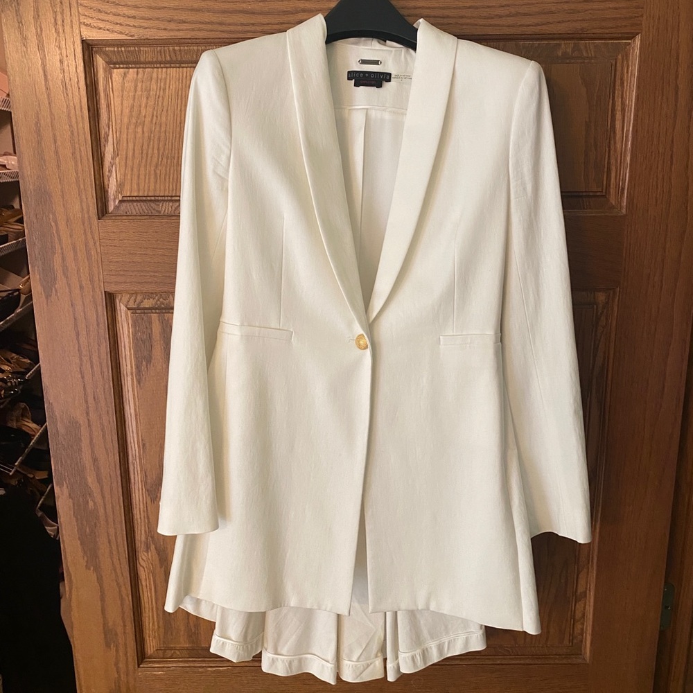 Alice and Olivia draped ivory blazer/jacket.  Worn one.  Size 4